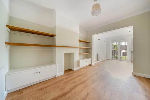 3 bedroom semi-detached house to rent, Westmount Road London SE9