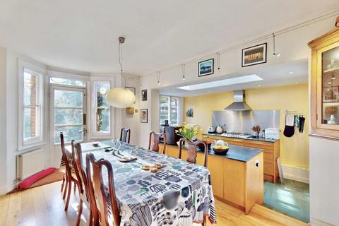 31 Chester Road, London, N19 5DF