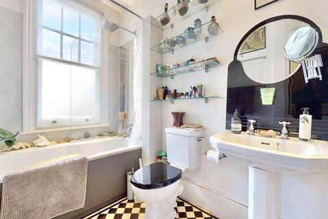 31 Chester Road, London, N19 5DF