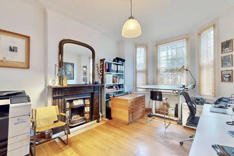 31 Chester Road, London, N19 5DF