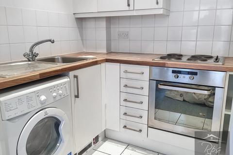 2 bedroom flat to rent, Feltham TW14