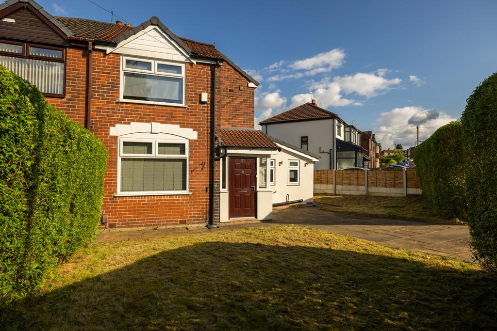 Eastleigh Road, Prestwich, M25 0BX 3 bed semi-detached house - £330,000