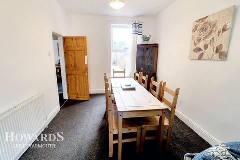5 bedroom terraced house for sale, North Denes Road, Great Yarmouth