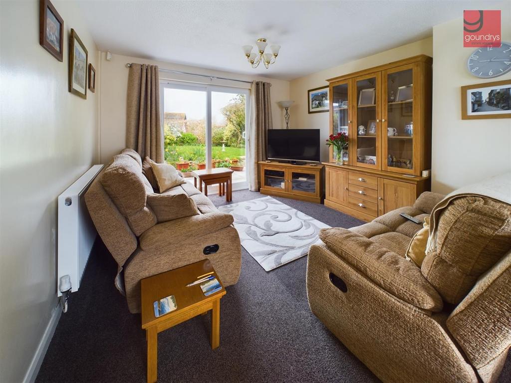 Meadow Drive, Camborne 3 bed detached bungalow to rent £1,200 pcm (£