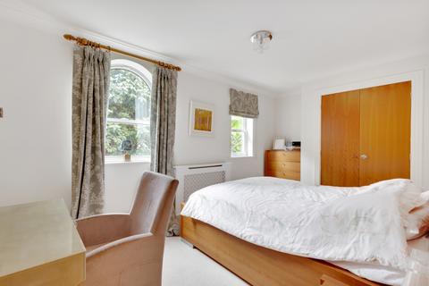 2 bedroom flat for sale, Oriel Drive, Harrods Village, Barnes, London