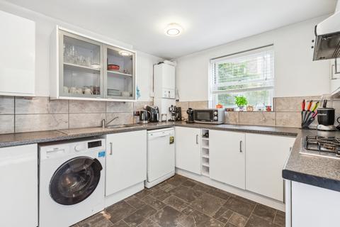 3 bedroom flat to rent, Clifton Gardens, London