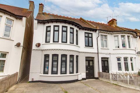 2 bedroom flat for sale, Elderton Road, Westcliff-on-sea, SS0