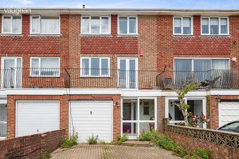 3 bedroom terraced house to rent, Slinfold Close, Brighton, East Sussex, BN2