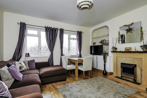 3 bedroom apartment to rent, Alexandra Gardens London W4