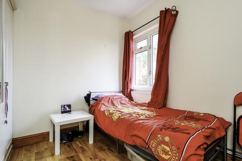 3 bedroom apartment to rent, Alexandra Gardens London W4