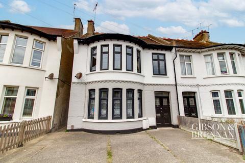 2 bedroom flat for sale, Elderton Road, Westcliff-on-sea, SS0