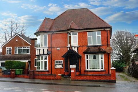 4 bedroom detached house for sale, 132 Goldthorn Hill, Wolverhampton, West Midlands, WV2 3HU