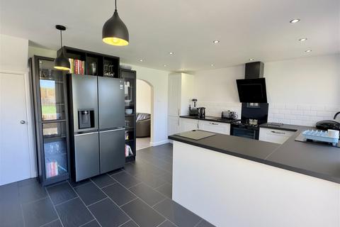 26 Marshall Avenue, Wadebridge, PL27 6BB