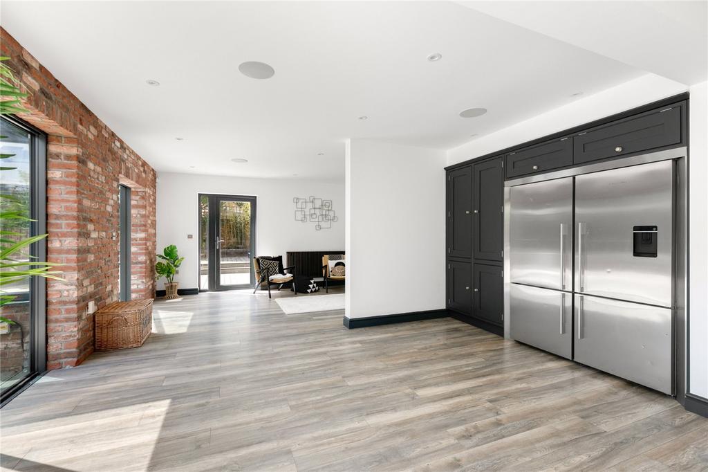 Kitchen/Dining Area