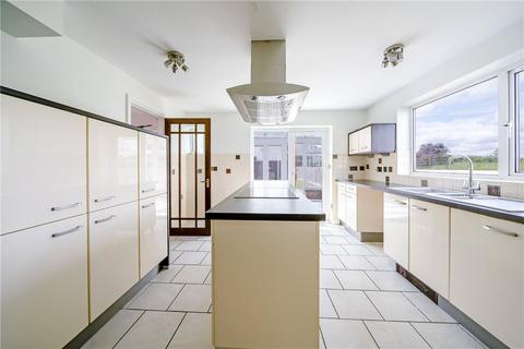4 bedroom detached house to rent, Bicester Road, Twyford, Buckingham, Buckinghamshire, MK18
