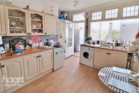 3 bedroom flat for sale, London Road, Leigh-On-Sea