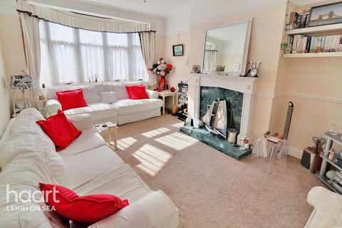 3 bedroom flat for sale, London Road, Leigh-On-Sea