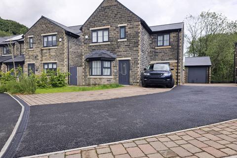 Round Meadow Close, Greenfield, Saddleworth, OL3