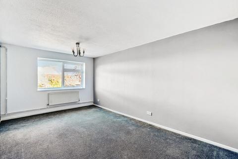 28 Teddington Close, Epsom, KT19 9DW