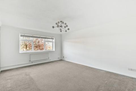 28 Teddington Close, Epsom, KT19 9DW