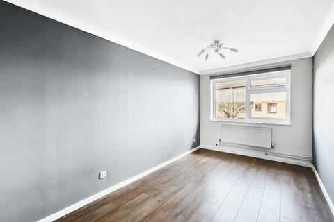 28 Teddington Close, Epsom, KT19 9DW