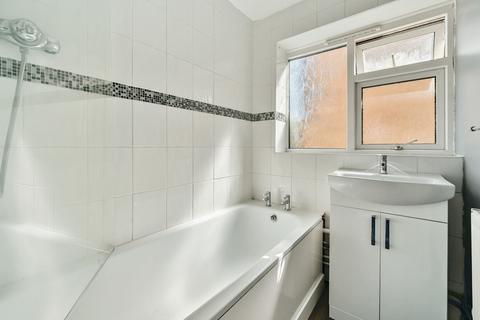 28 Teddington Close, Epsom, KT19 9DW