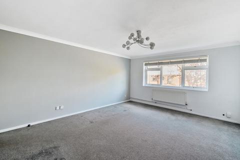 28 Teddington Close, Epsom, KT19 9DW