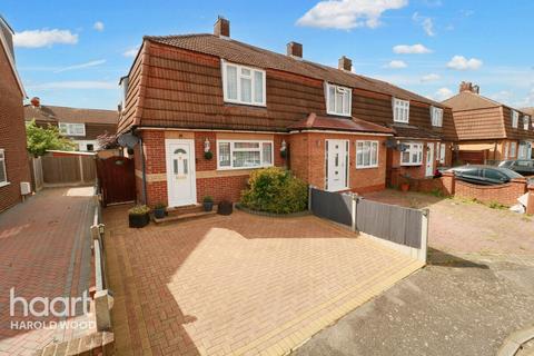 3 bedroom end of terrace house for sale, Ruskin Gardens, Romford