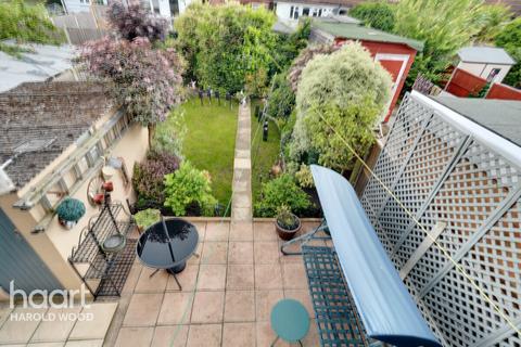 3 bedroom end of terrace house for sale, Ruskin Gardens, Romford