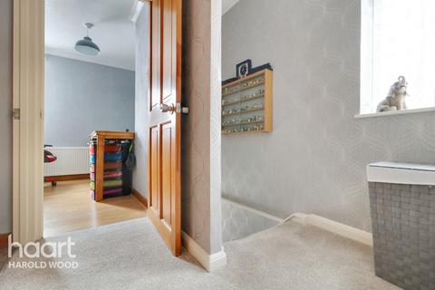 12 Ruskin Gardens, Romford, RM3 7BE