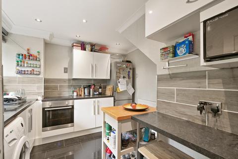 3 bedroom apartment to rent, Glen Albyn Road, London, SW19