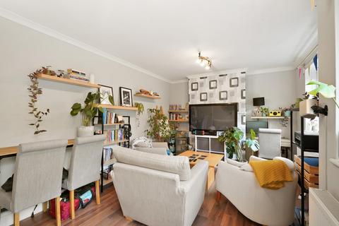 3 bedroom apartment to rent, Glen Albyn Road, London, SW19