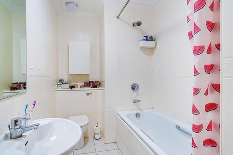 2 bedroom flat for sale, Cedar Lodge,  London,  NW2