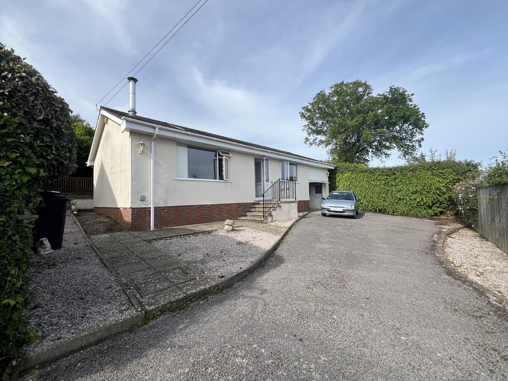 Ashleigh Drive, Teignmouth, TQ14 8QX 2 bed detached bungalow to rent