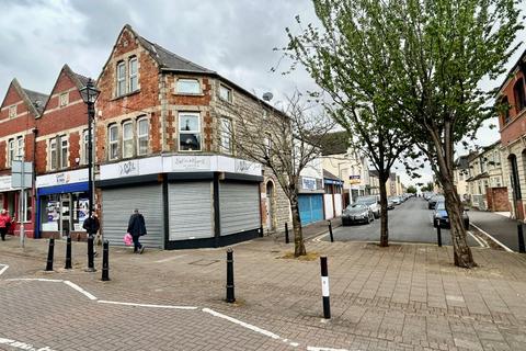 3 bedroom end of terrace house for sale, Holton Road, Barry CF63