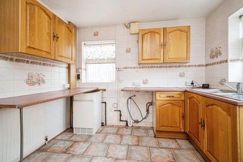 2 bedroom semi-detached bungalow for sale, Compass Road, Hull HU6