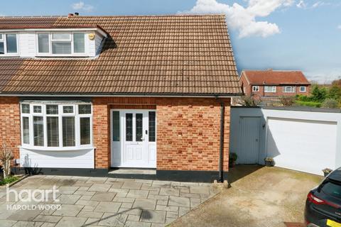 4 Chelsworth Close, Romford, RM3 0ET