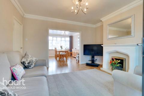 4 Chelsworth Close, Romford, RM3 0ET