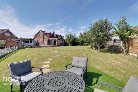 4 Chelsworth Close, Romford, RM3 0ET