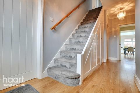 4 Chelsworth Close, Romford, RM3 0ET