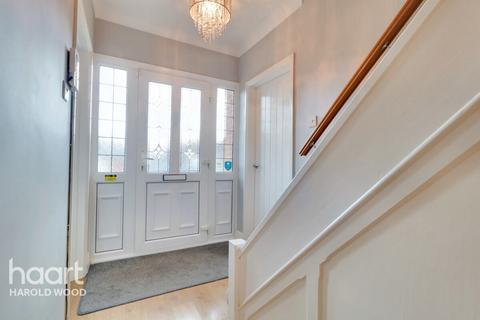 4 Chelsworth Close, Romford, RM3 0ET