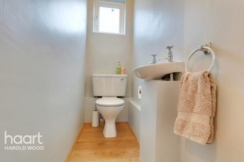 4 Chelsworth Close, Romford, RM3 0ET
