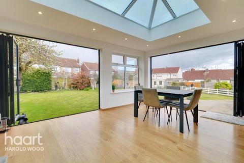 4 Chelsworth Close, Romford, RM3 0ET