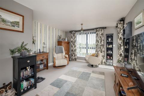 2 bedroom flat for sale, Explorer Court, Plymouth PL2