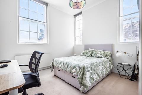 2 bedroom apartment to rent, Lancaster House, Isleworth TW7
