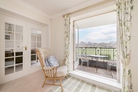 31/5 Kinnear Road, Edinburgh, EH3 5PG