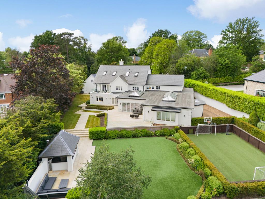Eaton Park Road, Cobham, KT11 6 bed detached house to rent £30,000