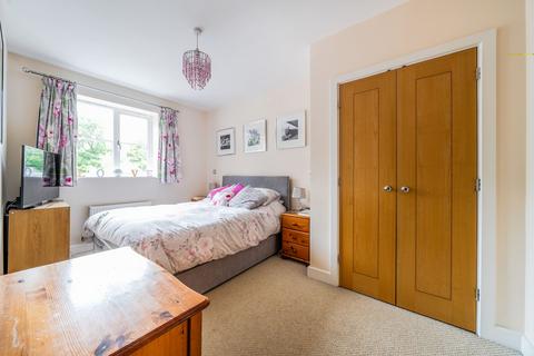 2 bedroom flat for sale, Malmesbury Gardens, Winchester, SO22
