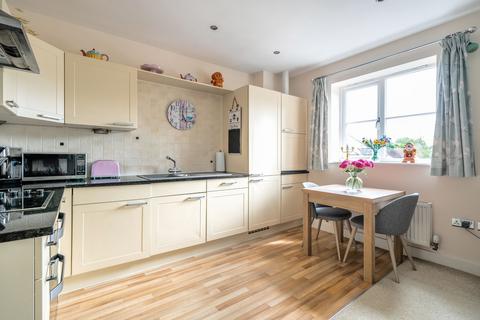 2 bedroom flat for sale, Malmesbury Gardens, Winchester, SO22