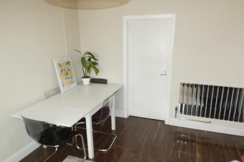 2 bedroom flat to rent, Whin Street, Glasgow G81